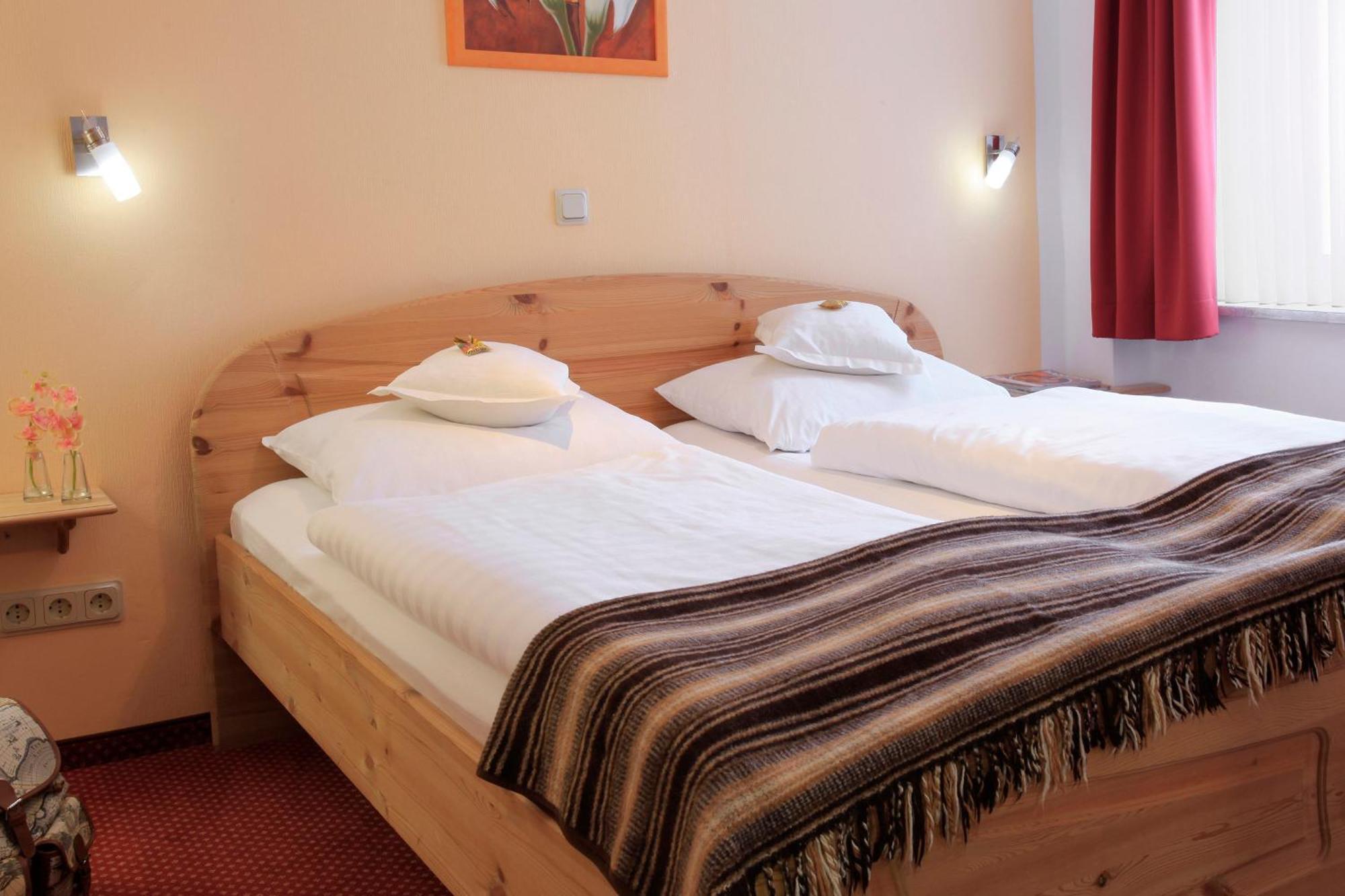 Hotel Sauerlaender Hof ヴィリンゲン エクステリア 写真
