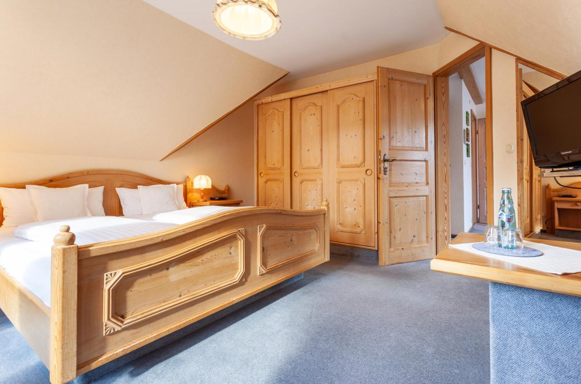 Hotel Sauerlaender Hof ヴィリンゲン エクステリア 写真